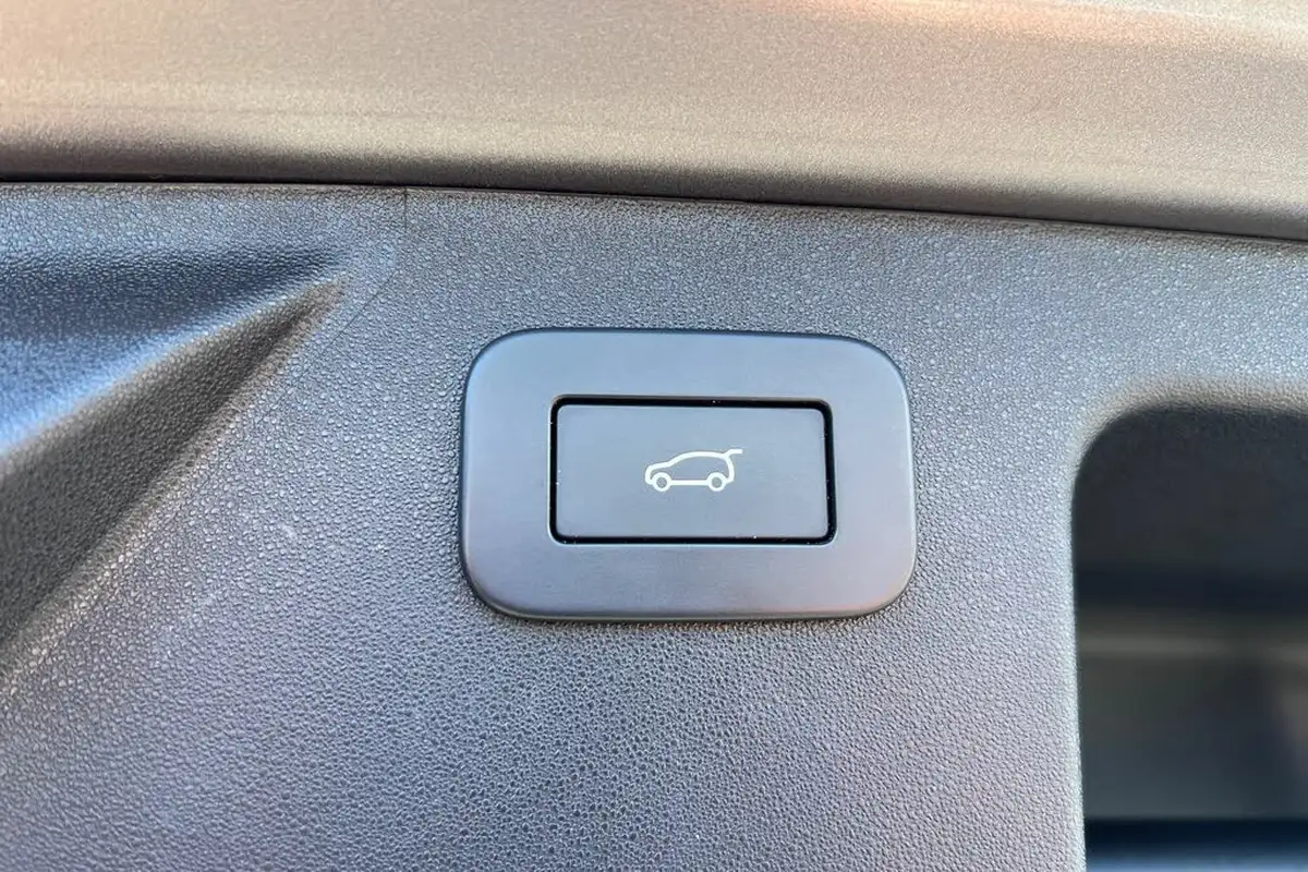 2024-land-rover-discovery-sport-15-p300e-dynamic-se-big-14