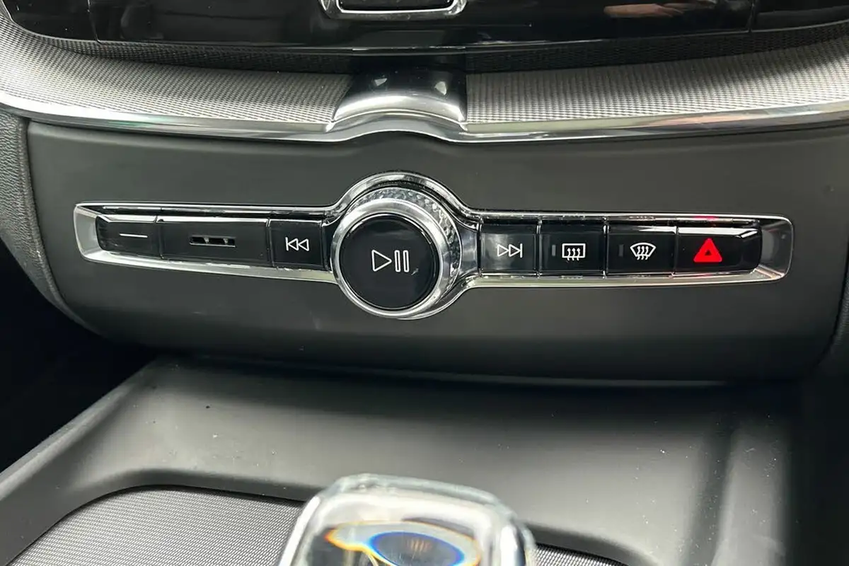 2019-volvo-xc60-20-t8-inscription-pro-big-17