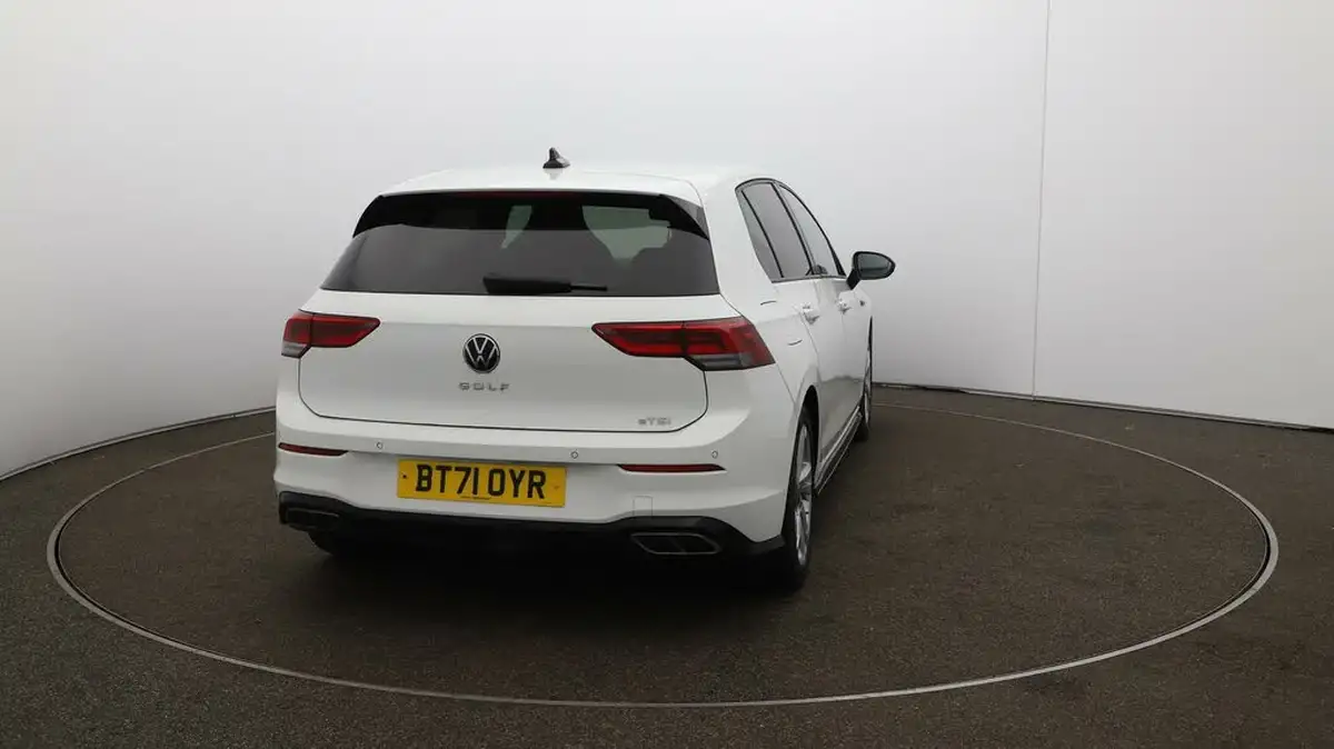 2021-volkswagen-golf-big-47