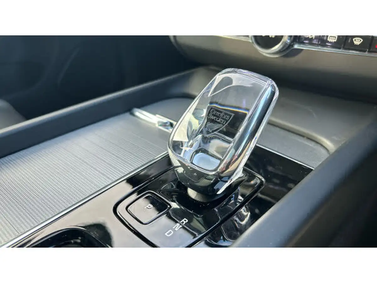 2024-volvo-xc60-20-t6-plus-black-edition-big-13