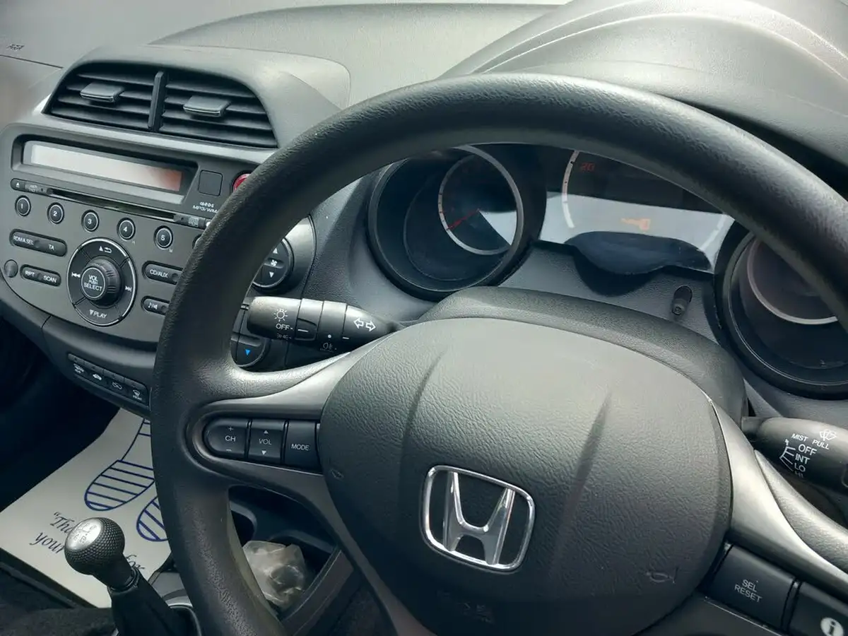 2012-honda-jazz-14-es-big-13