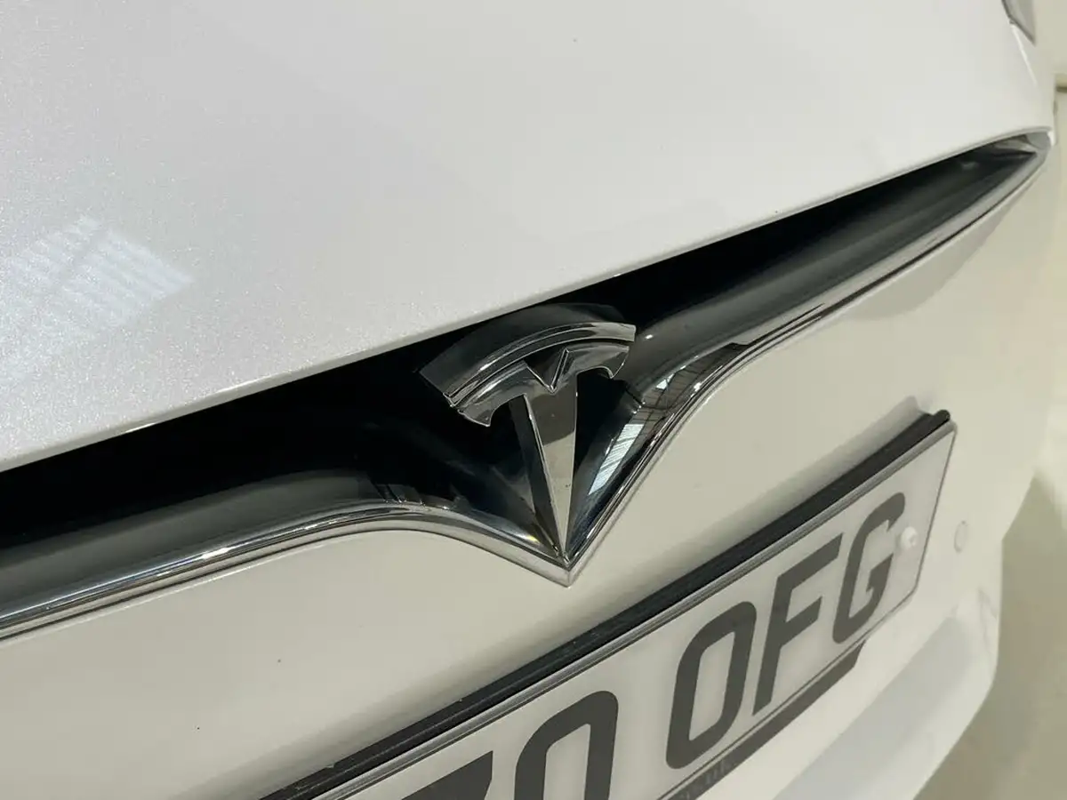 2020-tesla-model-s-e-long-range-big-18