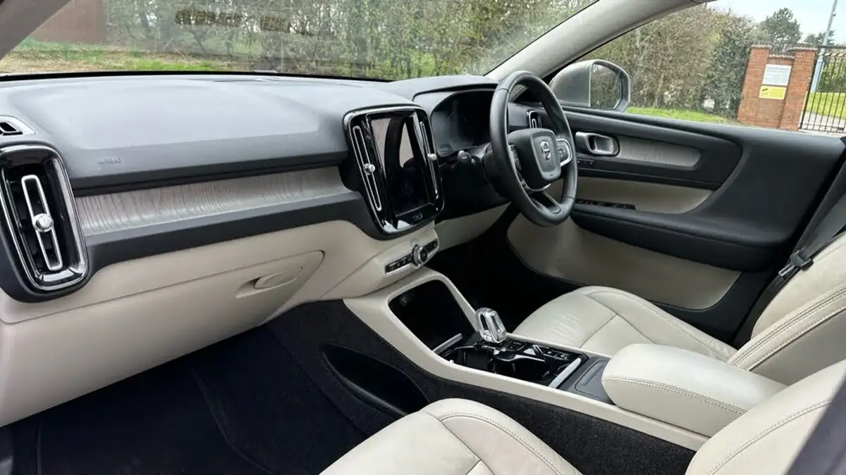 2021-volvo-xc40-15-t3-inscription-161bhp-auto-big-3