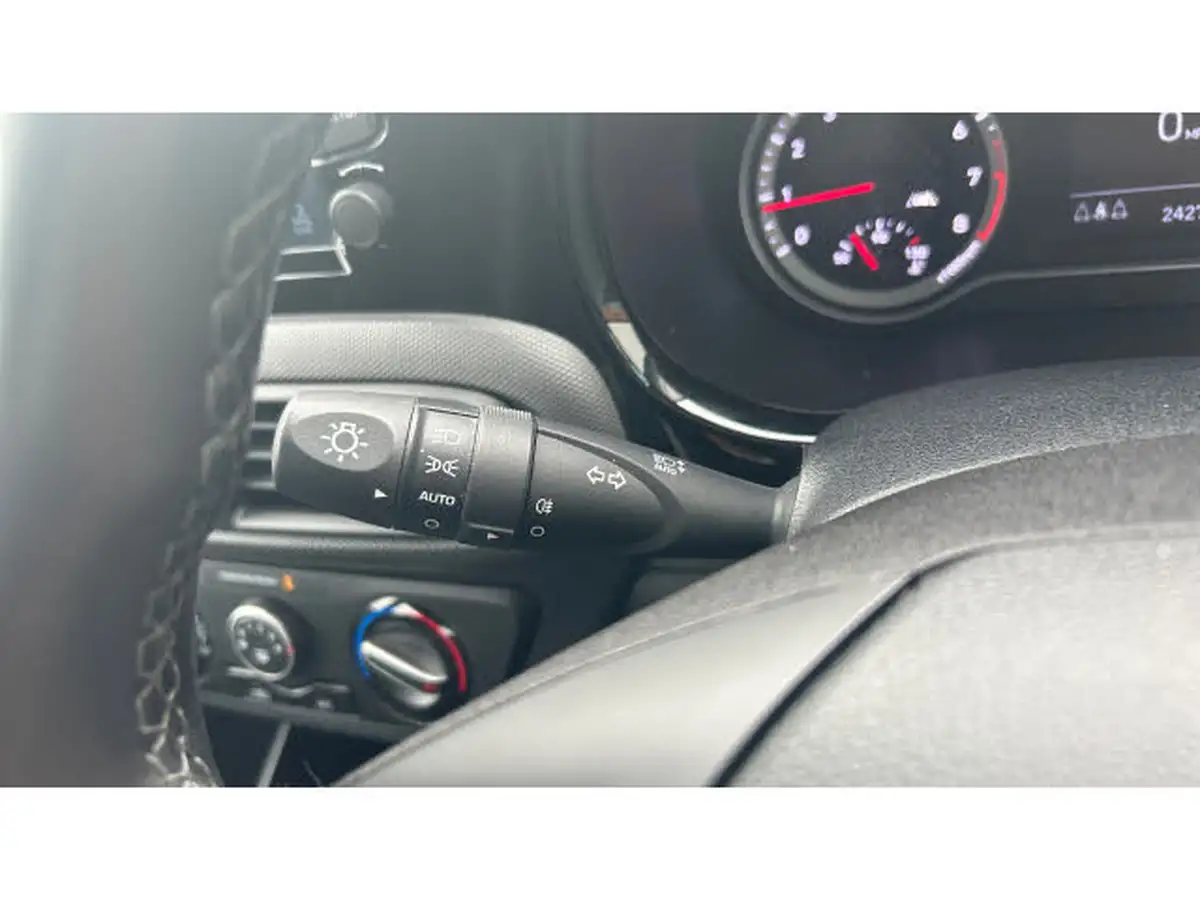 2020-hyundai-i10-10-se-connect-big-33