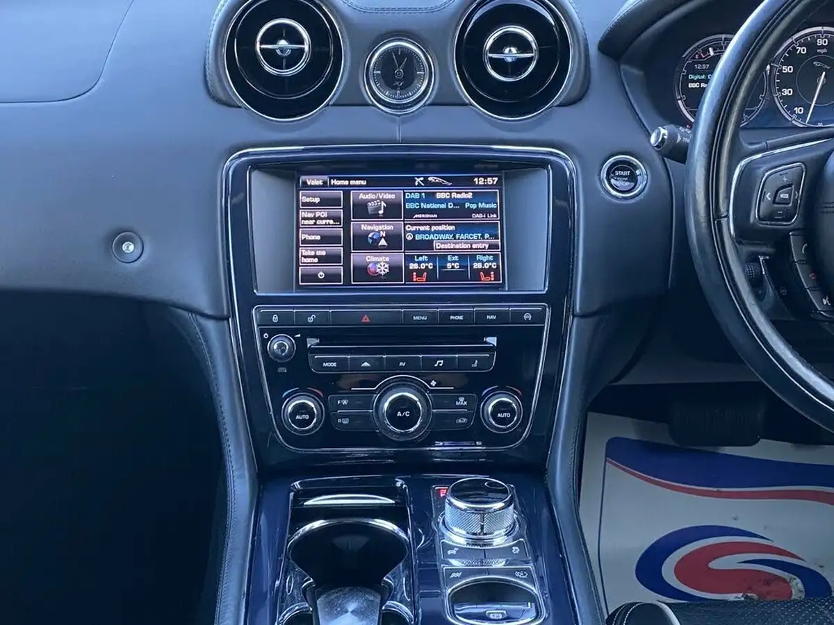 2013-jaguar-xj-series-30td-xj-portfolio-swb-ss-auto-big-42