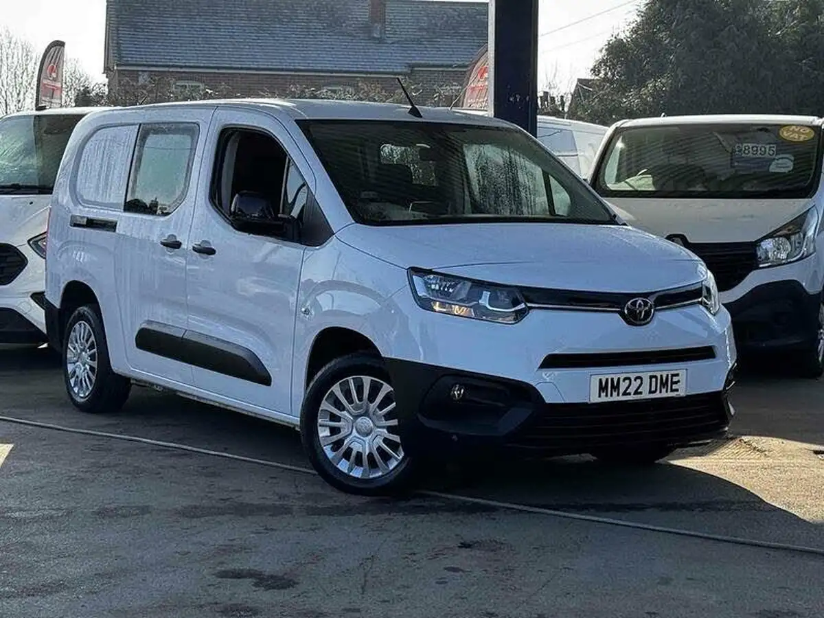 2022-toyota-proace-city-15d-icon-l2-big-0