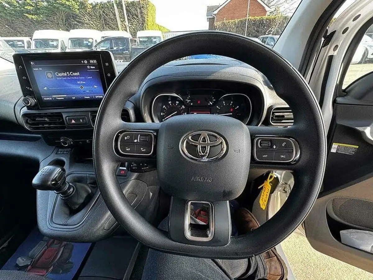 2022-toyota-proace-city-15d-icon-l2-big-48