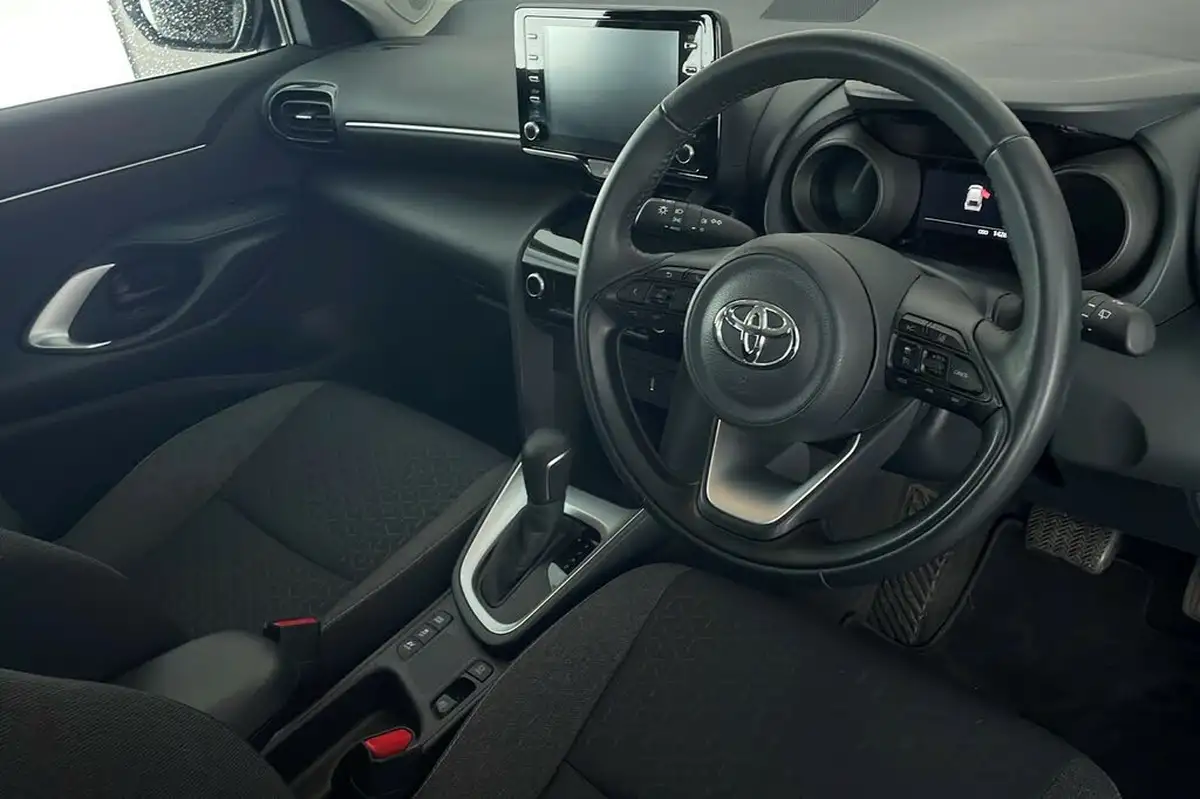 2023-toyota-yaris-cross-15-vvt-i-icon-big-8