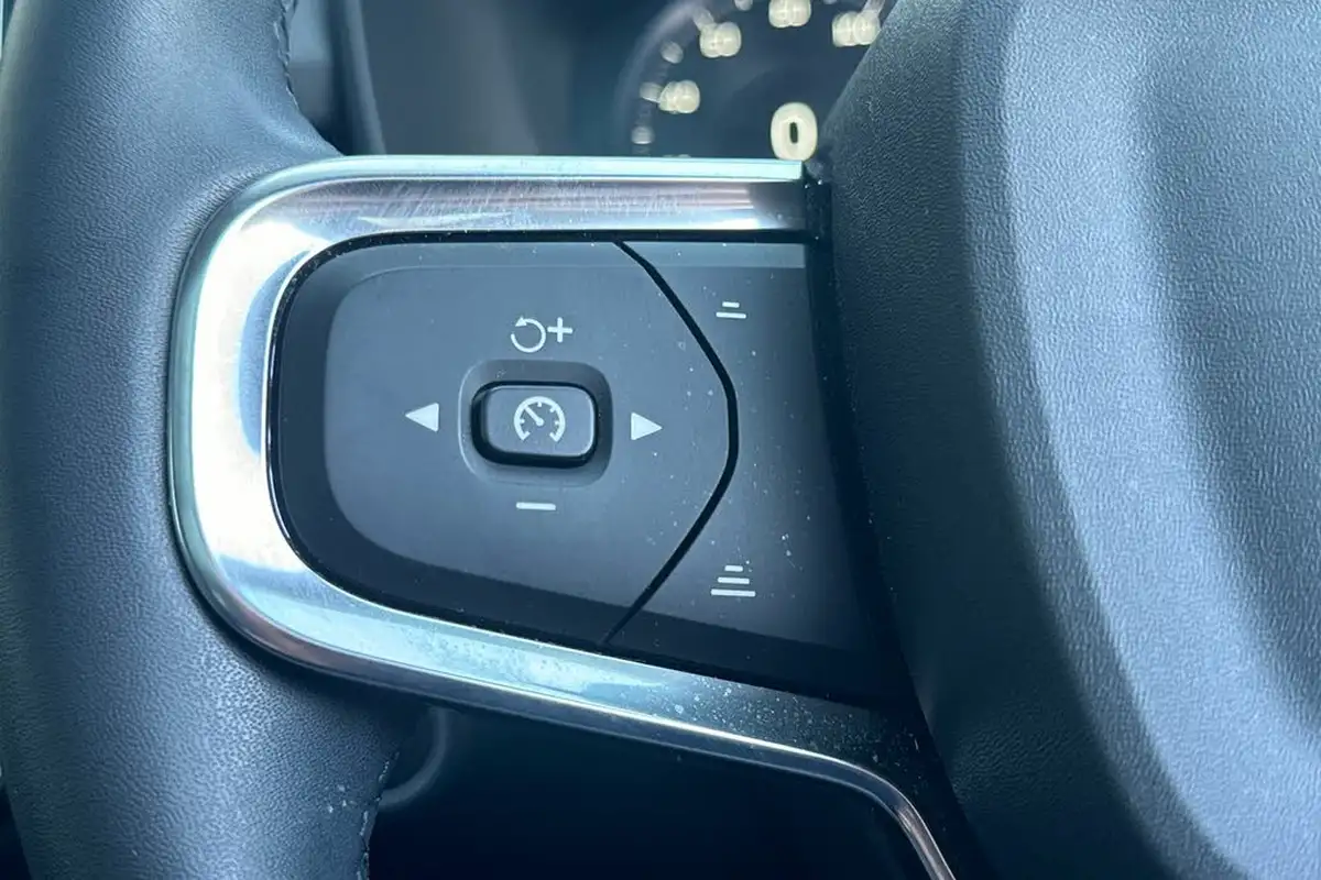 2022-volvo-xc40-15-t5-inscription-pro-big-10