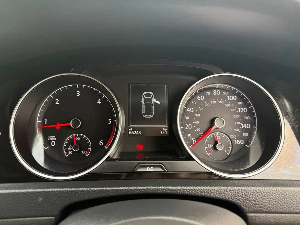 2015-volkswagen-golf-20tdi-gt-hatchback-5d-big-14