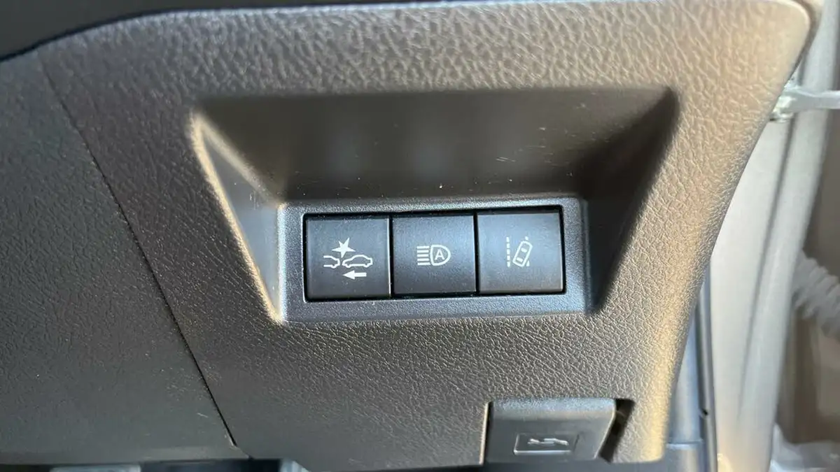 2018-toyota-yaris-15-vvt-i-design-1496cc-big-20
