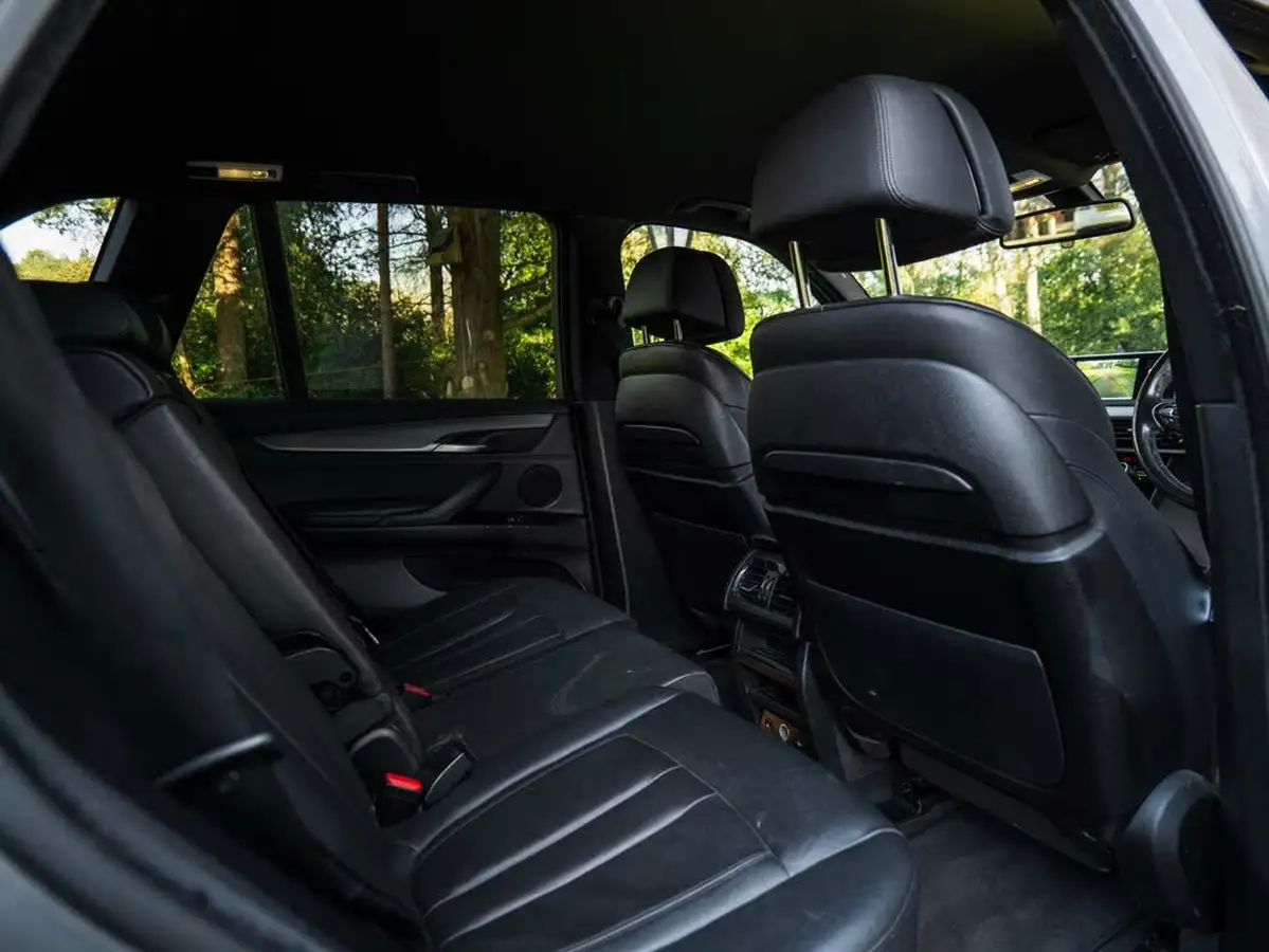 2013-bmw-x5-44-xdrive50i-m-sport-449bhp-big-15