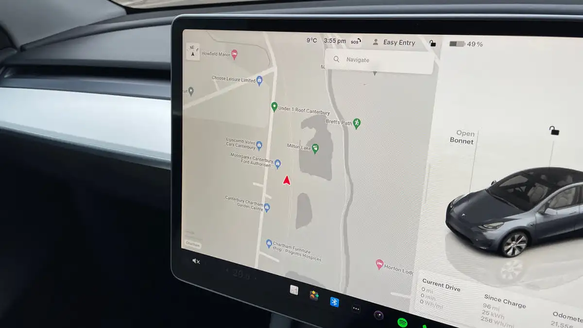 2022-tesla-model-y-e-long-range-big-27