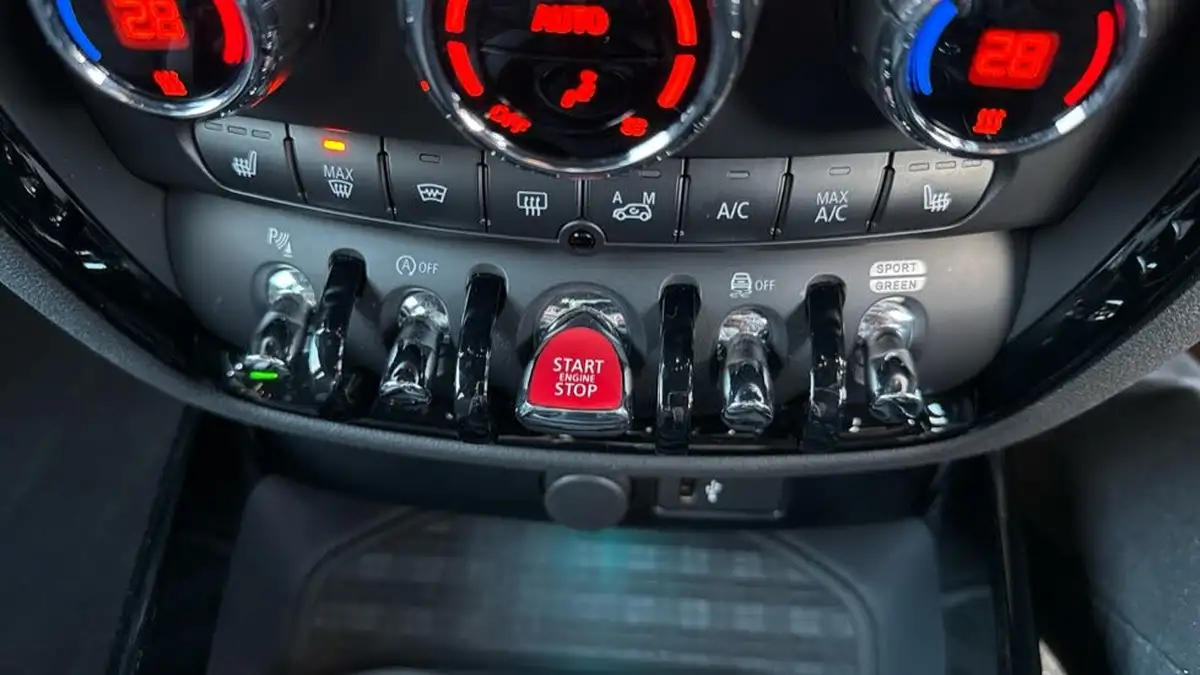 2021-mini-clubman-20-john-cooper-works-big-49