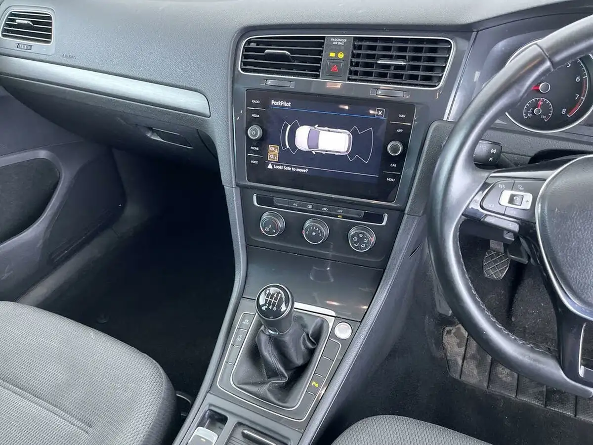2019-volkswagen-golf-15-tsi-match-130ps-hatchback-5d-big-44