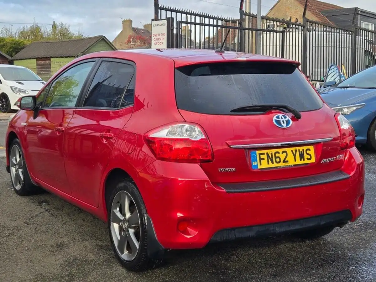 2012-toyota-auris-18-vvt-i-hsd-t-spirit-big-4