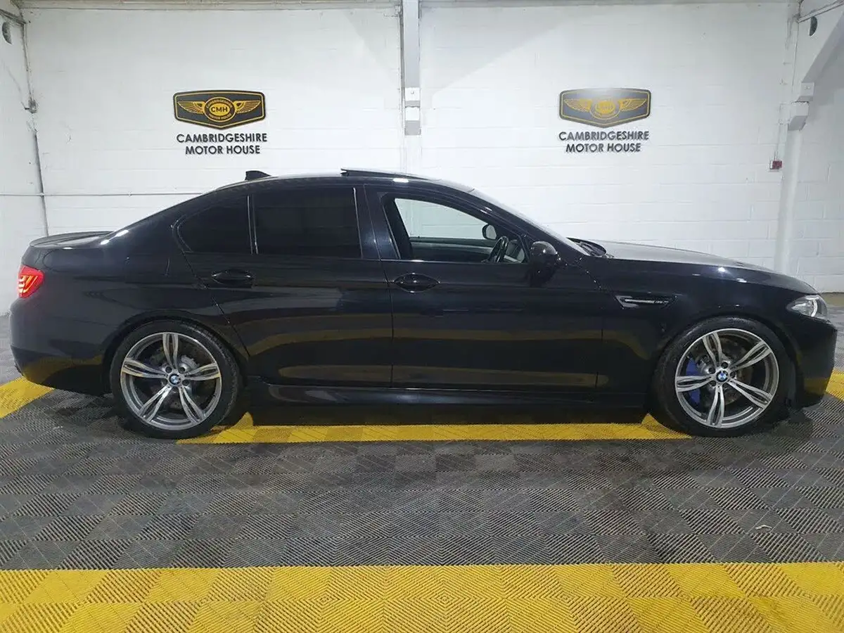 2013-bmw-5-series-44-m5-big-26