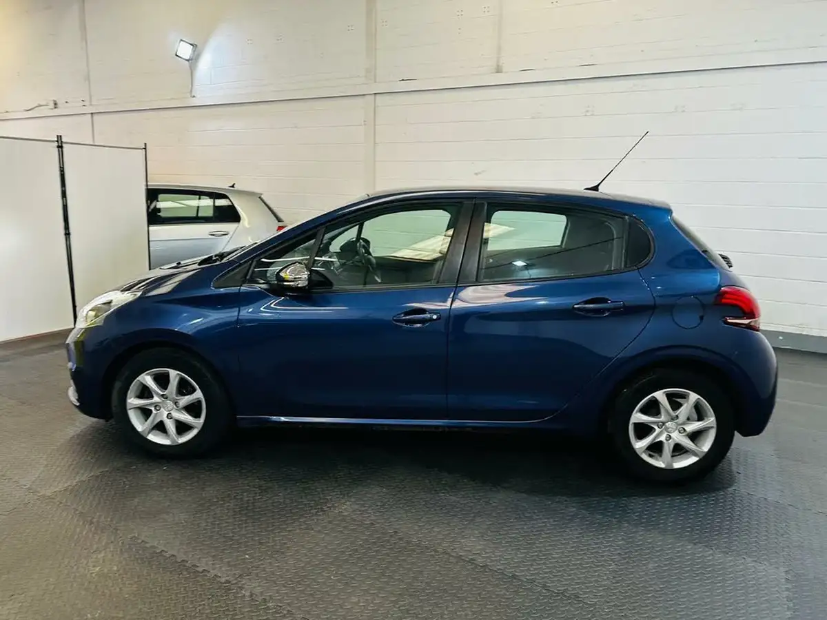 2016-peugeot-208-12-puretech-active-82bhp-5d-big-17