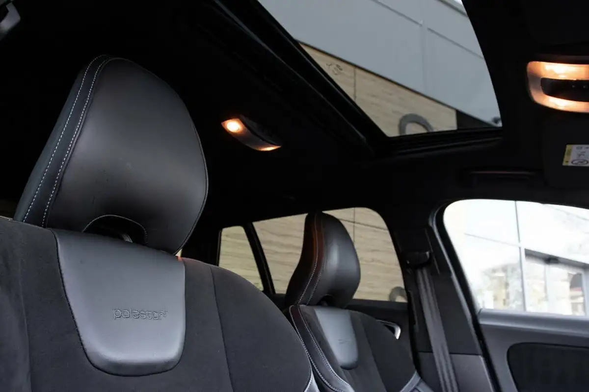 2017-volvo-v60-20-t6-polestar-big-30