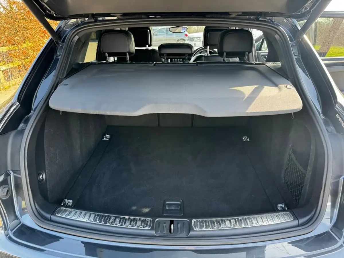 2018-porsche-macan-30-s-big-9