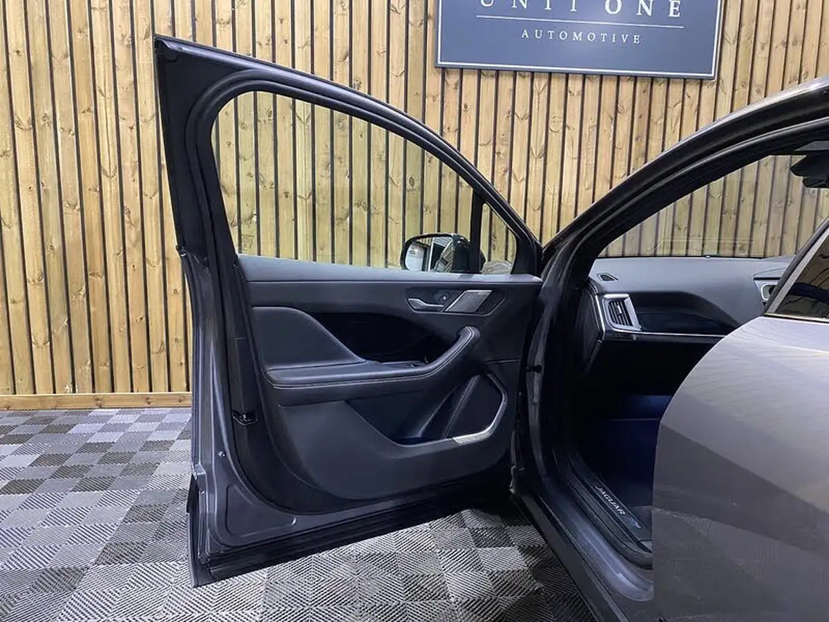 2022-jaguar-i-pace-ev400-hse-black-big-50