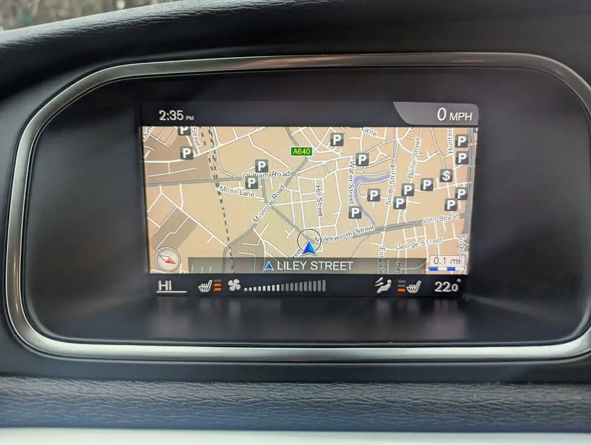 2017-volvo-v40-15-t3-inscription-big-18