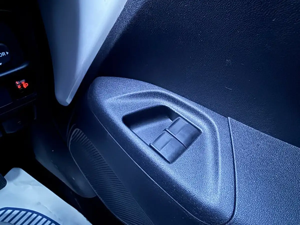 2018-toyota-aygo-10-vvt-i-x-play-71bhp-5d-x-shift-big-60