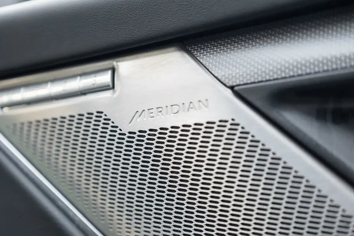 2021-jaguar-f-pace-50-v8-svr-big-33