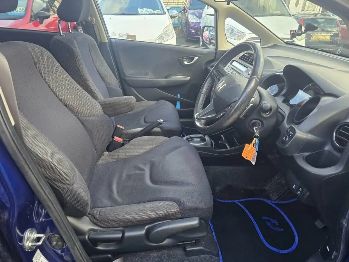 2011-honda-jazz-14-ex-cvt-big-10