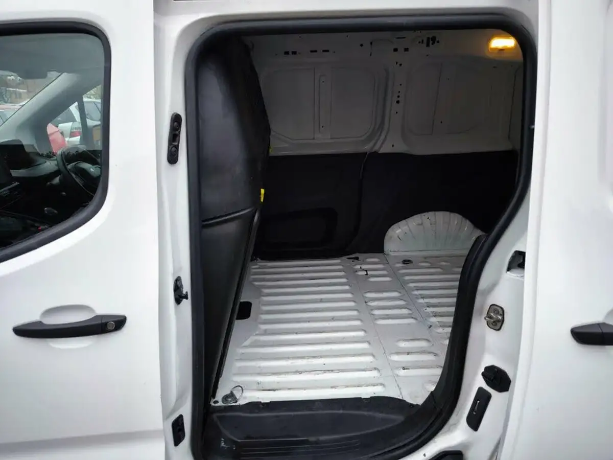 2019-peugeot-partner-16bluehdi-650-professional-big-20