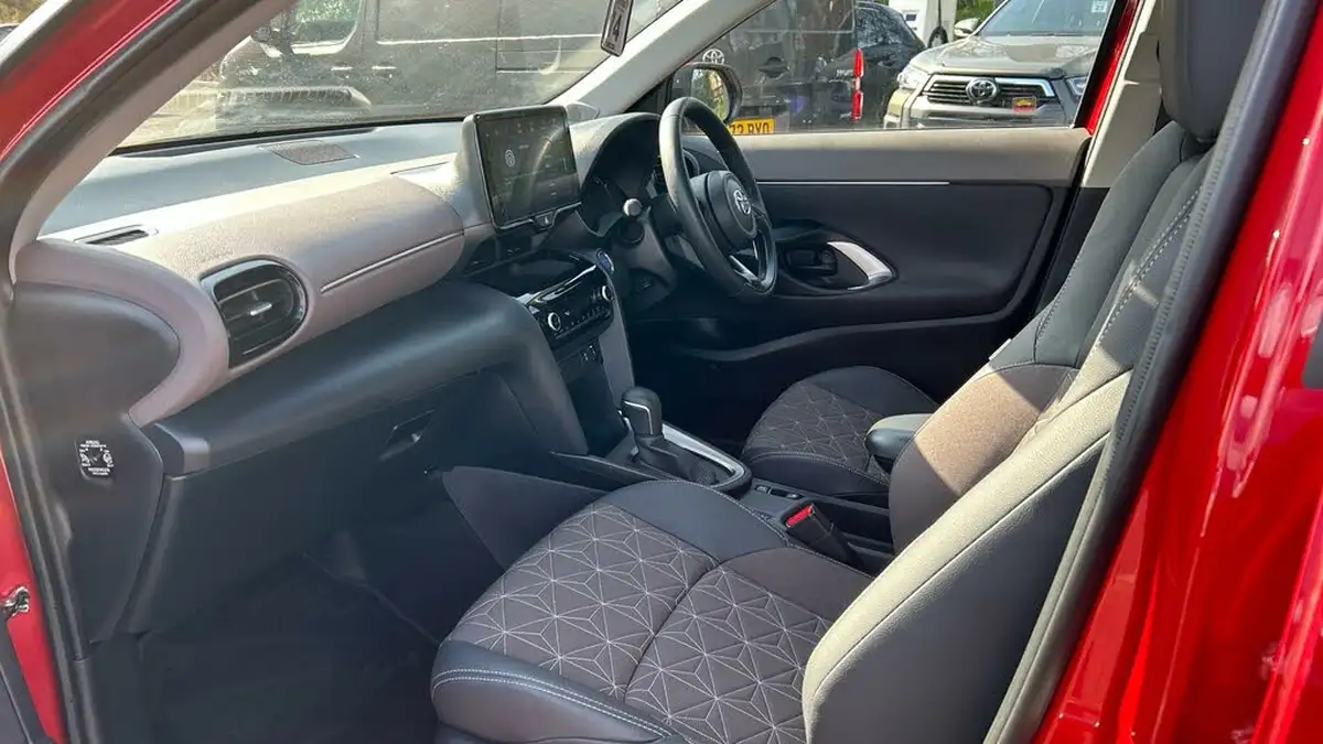 2023-toyota-yaris-cross-15-vvt-i-excel-awd-i-big-9