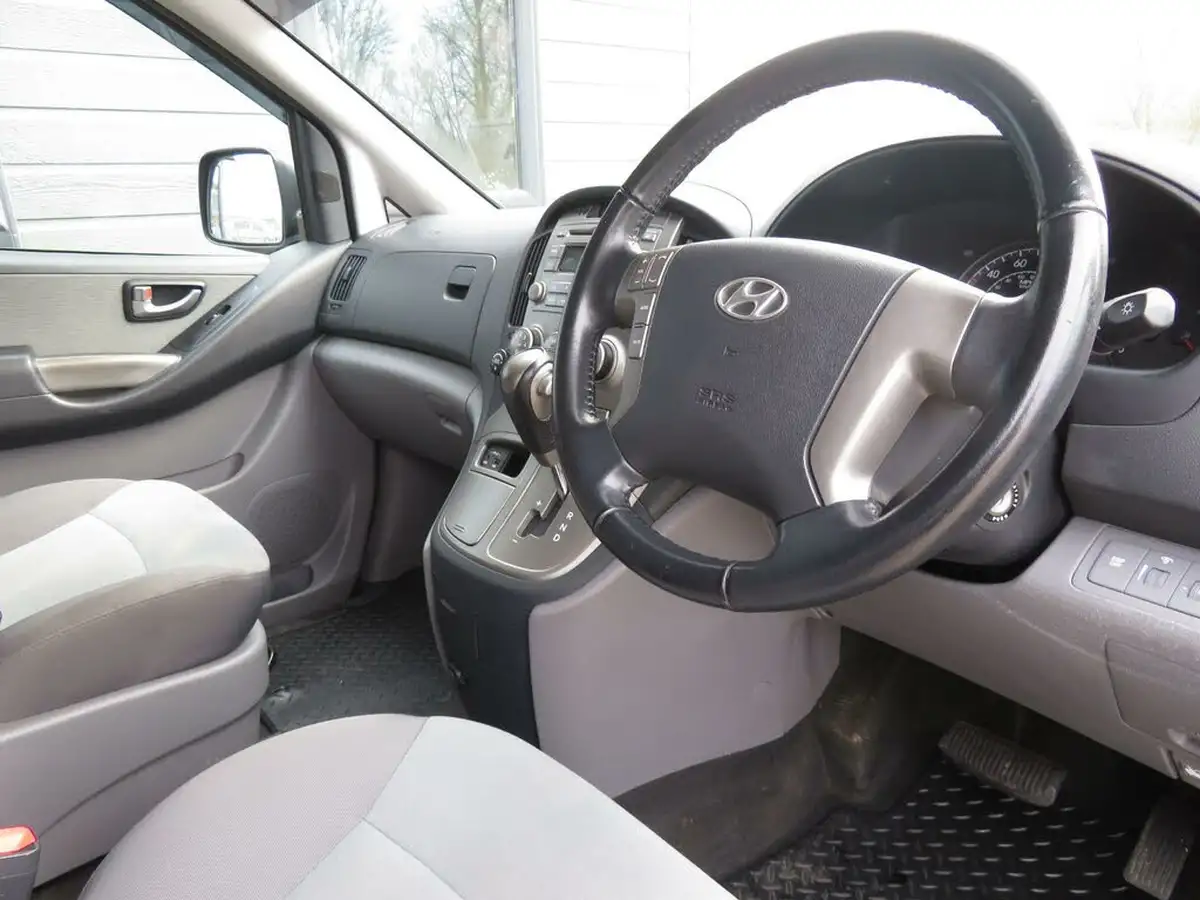 2012-hyundai-i800-25td-style-25crdi-170ps-auto-big-12