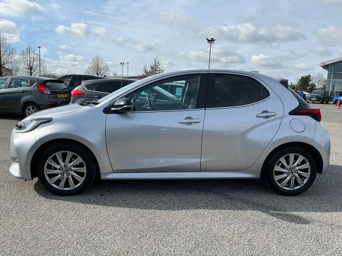 2023-mazda-mazda2-15-select-big-25