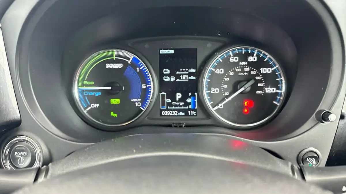 2021-mitsubishi-outlander-24-dynamic-phev-big-12