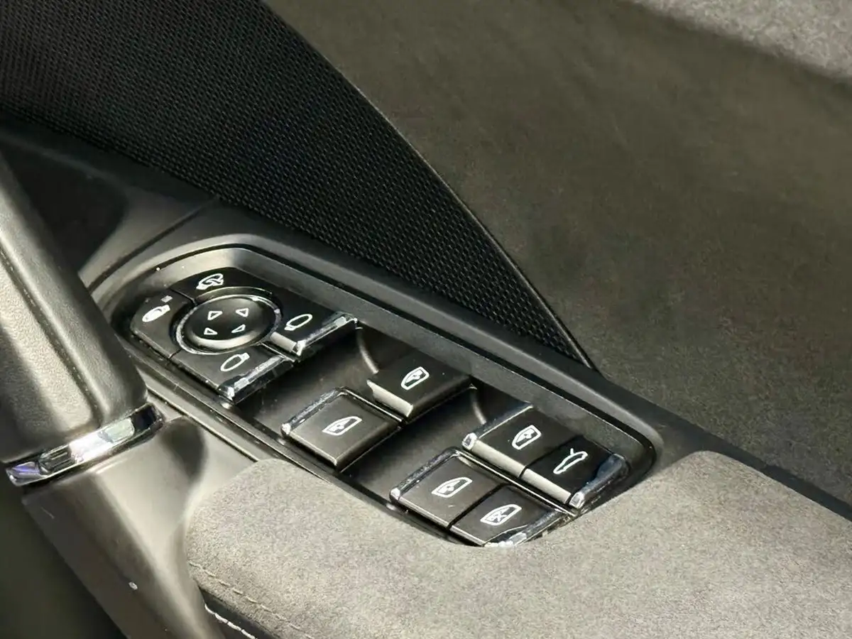 2014-porsche-cayenne-48-gts-big-21