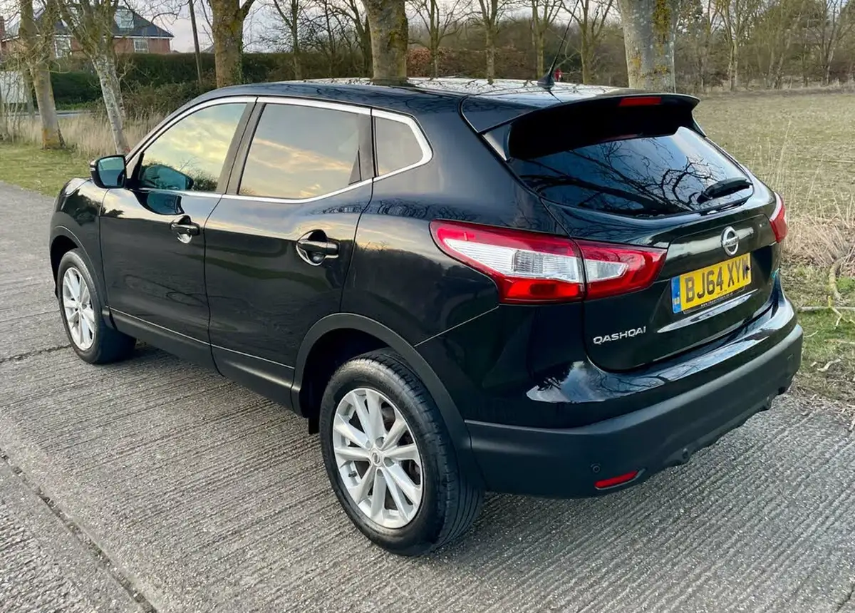 2014-nissan-qashqai-15dci-acenta-premium-big-3