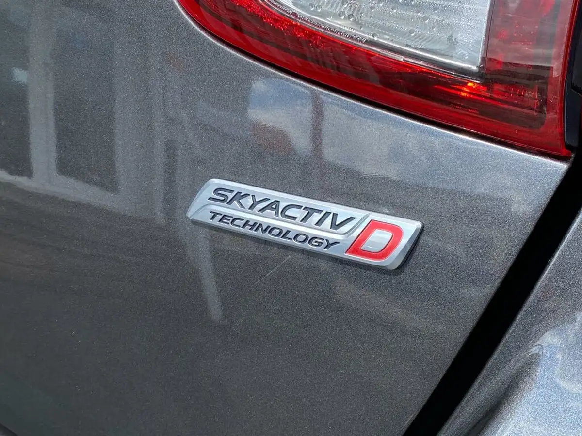 2019-mazda-mazda2-big-18