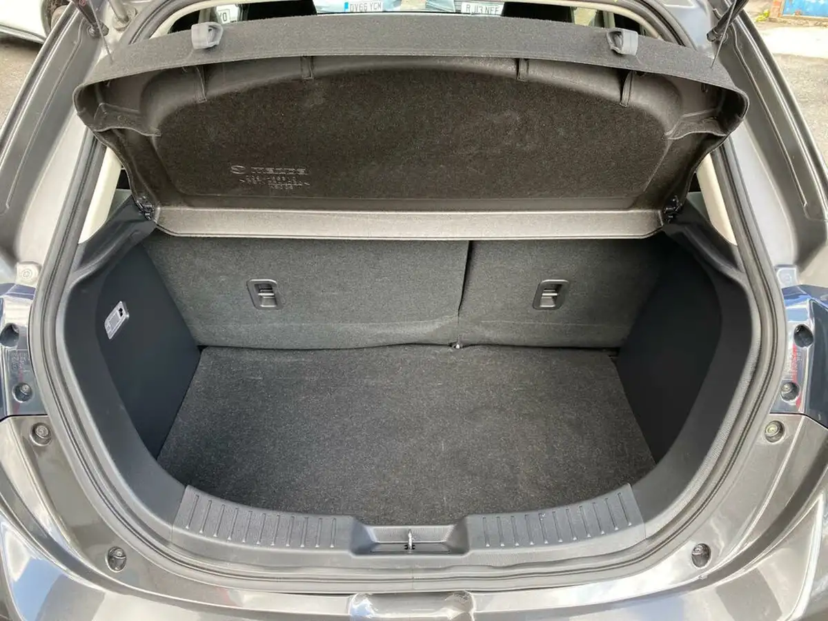 2019-mazda-mazda2-big-70