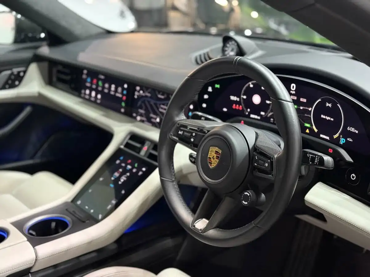 2020-porsche-taycan-e-turbo-s-big-31