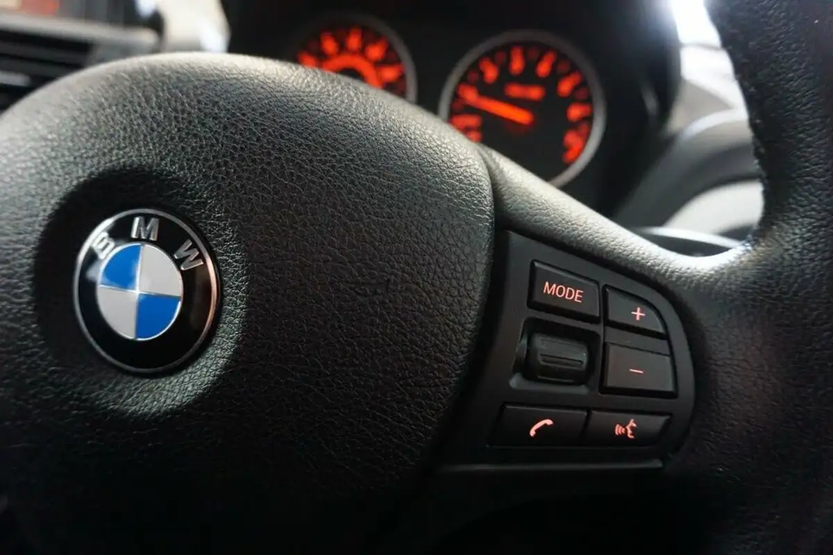 2013-bmw-1-series-16-114i-se-ss-5d-big-31