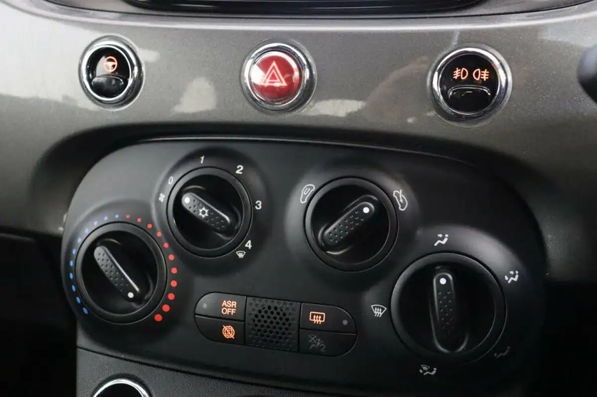 2021-fiat-500c-10-lounge-big-26