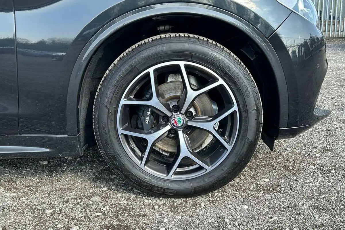 2021-alfa-romeo-stelvio-20-lusso-ti-big-4