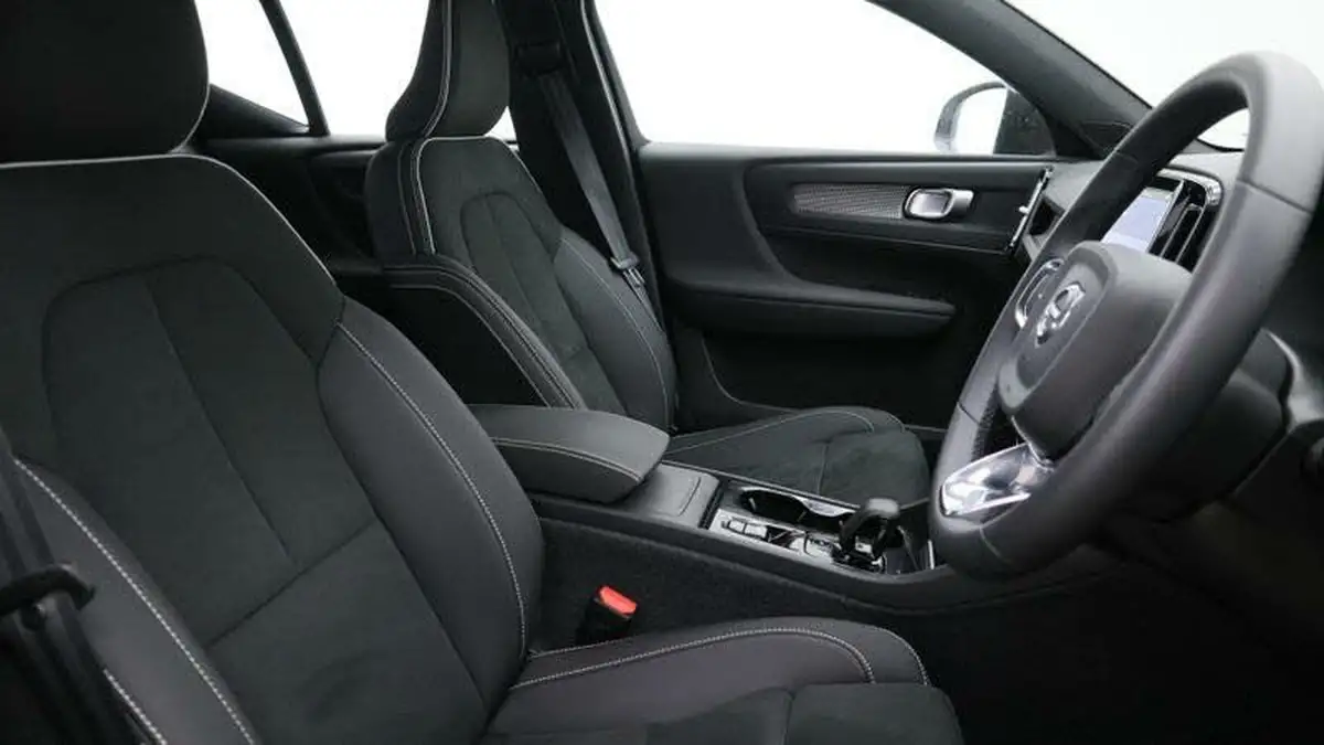 2024-volvo-xc40-20-b4-plus-big-25