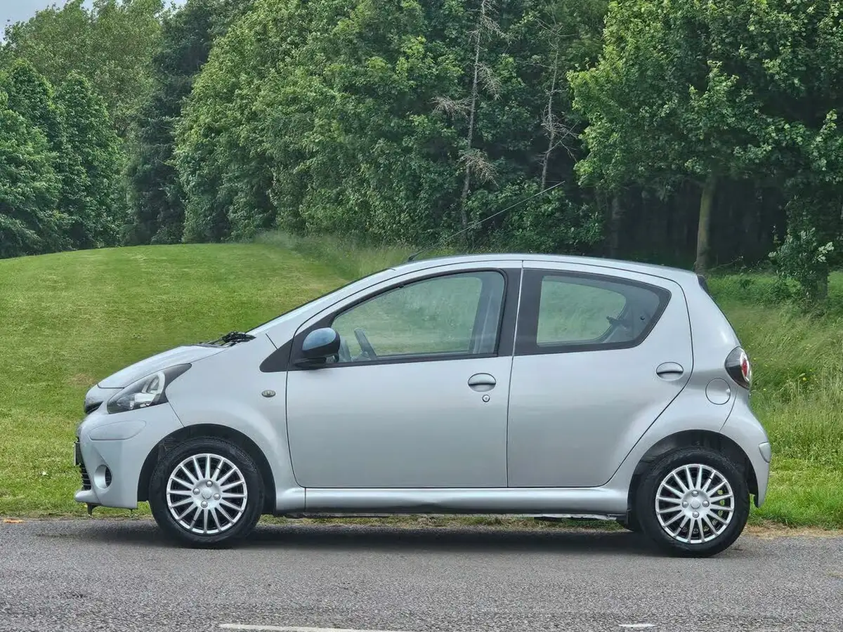 2012-toyota-aygo-10-aygo-ice-vvt-i-5d-big-3