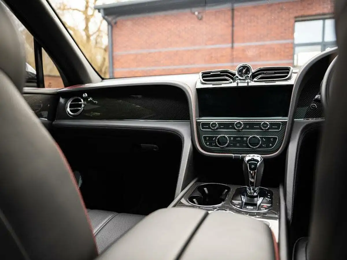 2019-bentley-bentayga-40-v8-big-44