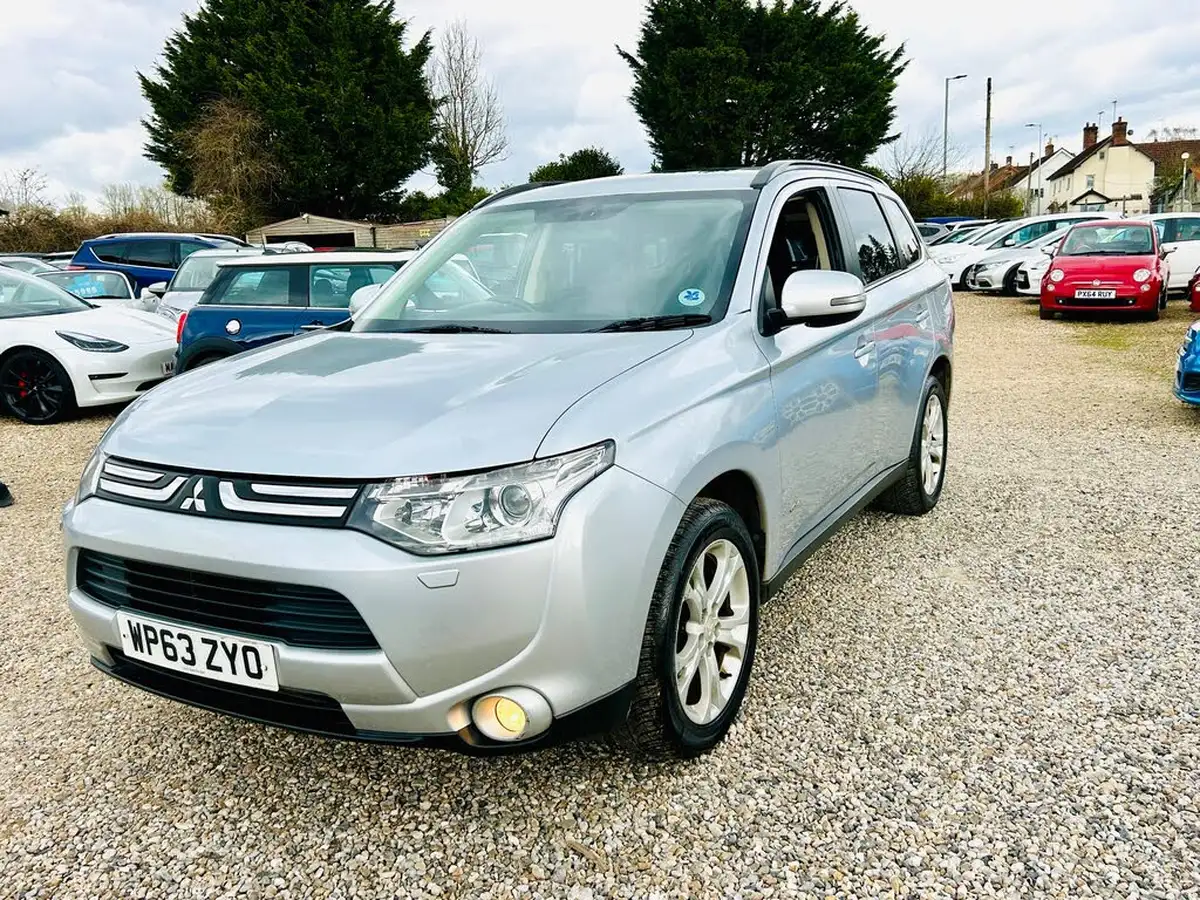 2013-mitsubishi-outlander-22di-d-gx4-big-4