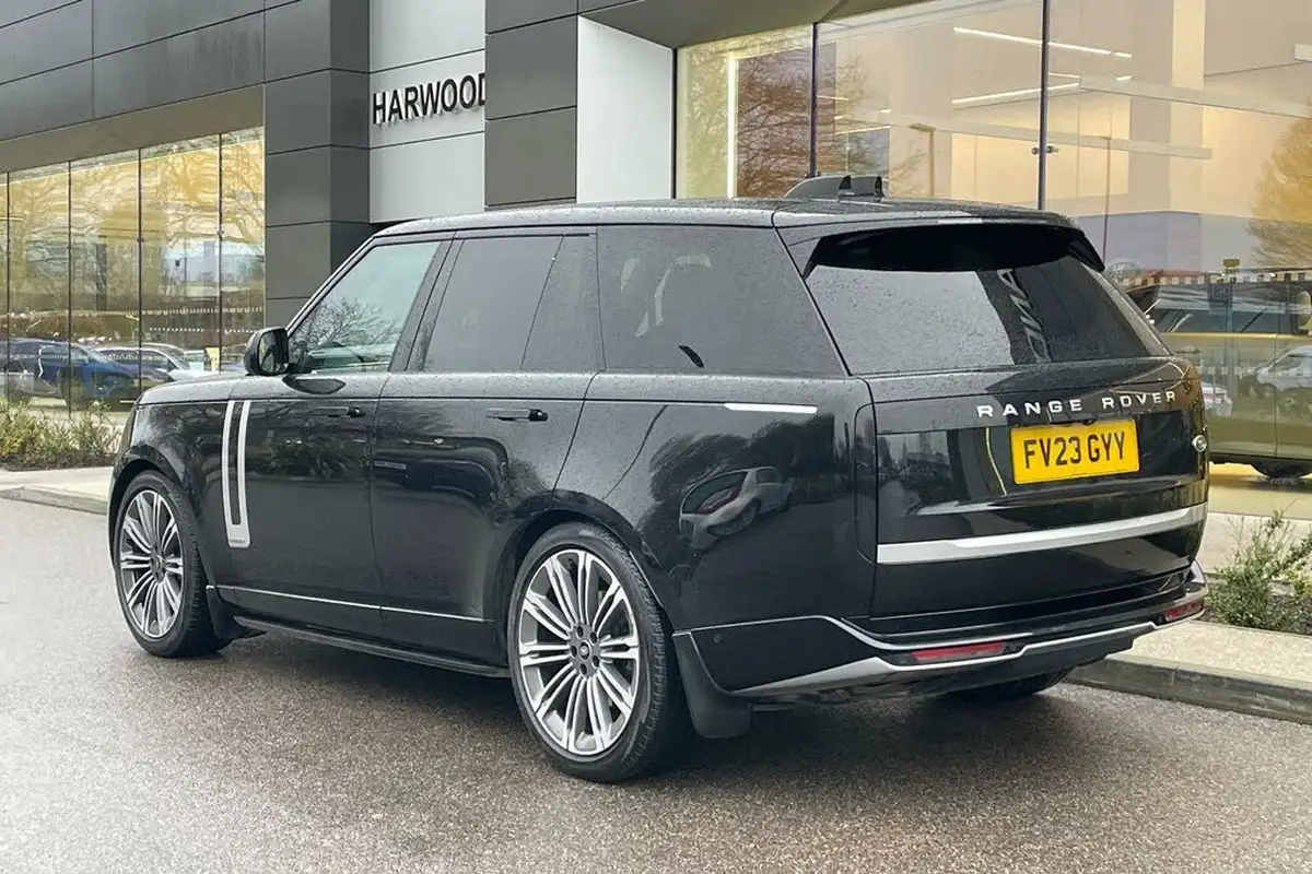 2023-land-rover-range-rover-30-d350-se-big-13