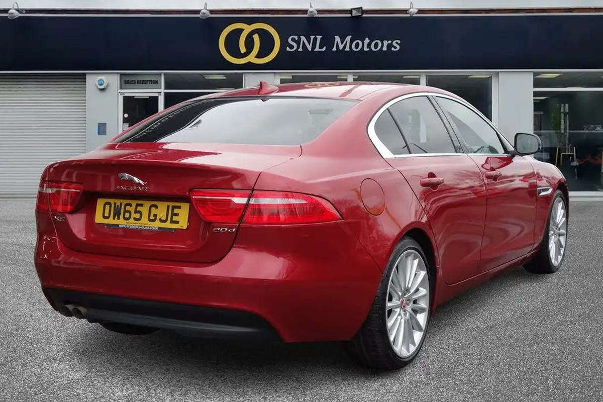 2016-jaguar-xe-20td-portfolio-180ps-auto-big-11