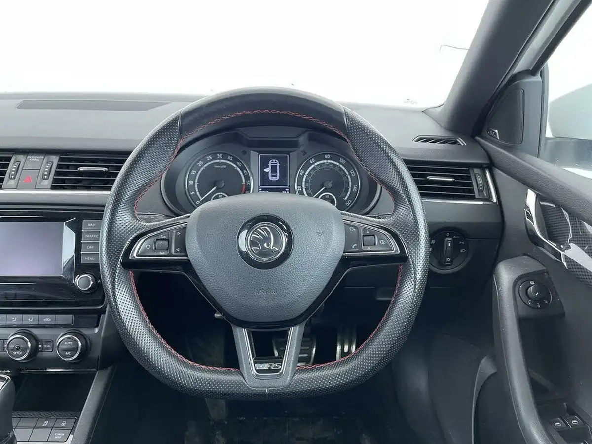 2015-skoda-octavia-20tdi-vrs-estate-dsg-big-33