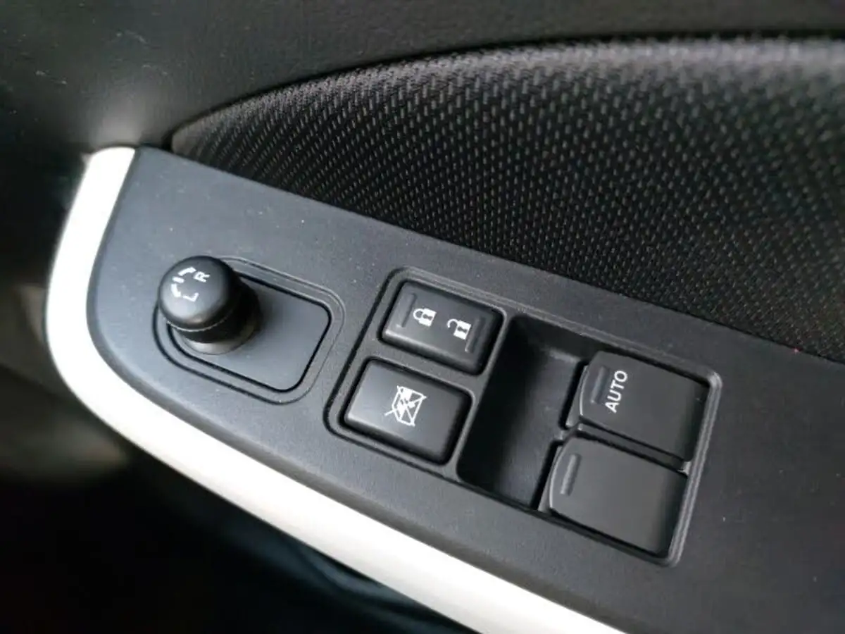 2019-suzuki-swift-12-dualjet-sz3-91ps-big-11